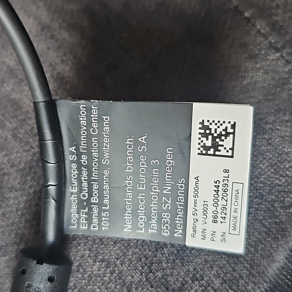 Logitech - Pro Webcam Full HD 1080 for Laptops with Ultra Wide Angle - Black - Picture 3 of 3